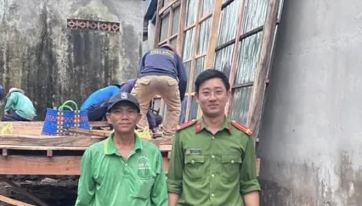 An Giang: Công an xã Phú An phối hợp với đội cất nhà từ thiện hỗ trợ cất nhà tình nghĩa cho người chấp hành xong án phạt tù tái hoà nhập cộng đồng
