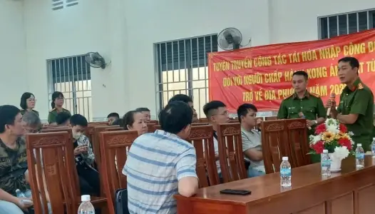 KHÁNH HÒA: Cơ quan thi hành án hình sự Công an tỉnh Khánh Hòa tổ chức tuyên truyền tái hòa nhập cộng đồng cho người chấp hành xong án án phạt tù, người được đặc xá năm 2025 tại phường Nam Nha Trang