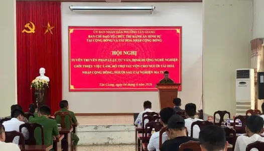 CAO BẰNG: Công an phường Tân Giang phối hợp tổ chức hội nghị tuyên truyền pháp luật, tư vấn nghề nghiệp, giới thiệu việc làm và hỗ trợ vay vốn cho người tái hòa nhập cộng đồng