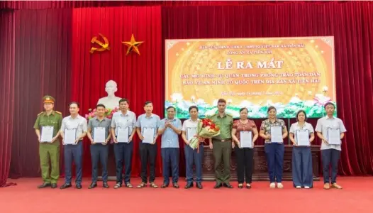 HƯNG YÊN: Công an xã Tiền Hải tham mưu ra mắt mô hình “Cổng trường an toàn giao thông” và “Chung tay giúp đỡ người lầm lỡ tái hòa nhập cộng đồng”