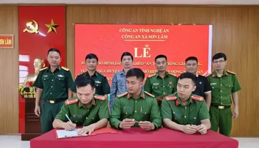 NGHỆ AN: Công an xã Sơn Lâm ra mắt 02 mô hình Dân vận khéo “An toàn không gian mạng, vững vàng chuyển đổi số” và “Vận động Nhân dân cùng đồng hành trong công tác tái hòa nhập cộng đồng”