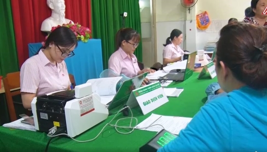 AN GIANG: Long Xuyên - Giải ngân 60 triệu đồng hỗ trợ 02 trường hợp người chấp hành xong án phạt tù