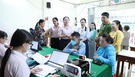 AN GIANG: Giải ngân vốn vay hỗ trợ 02 trường hợp hoàn lương tái hòa nhập cộng đồng