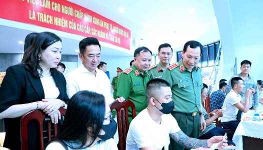NINH BÌNH: Lực lượng Công an tỉnh Ninh Bình đẩy mạnh việc triển khai thực hiện Chương trình phối hợp “Tiếp nhận, giúp đỡ người chấp hành xong án phạt tù về địa phương viết tiếp ước mơ, kiến tạo cuộc sống”